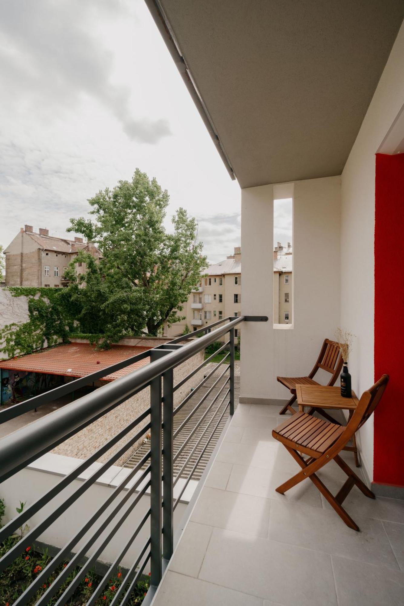 Oasis * Budapest